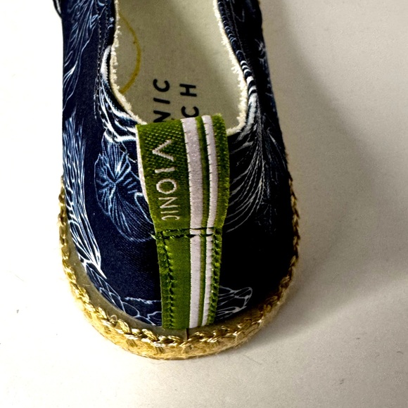 NWOT Vionic beach loafers women’s Blue size 8.5